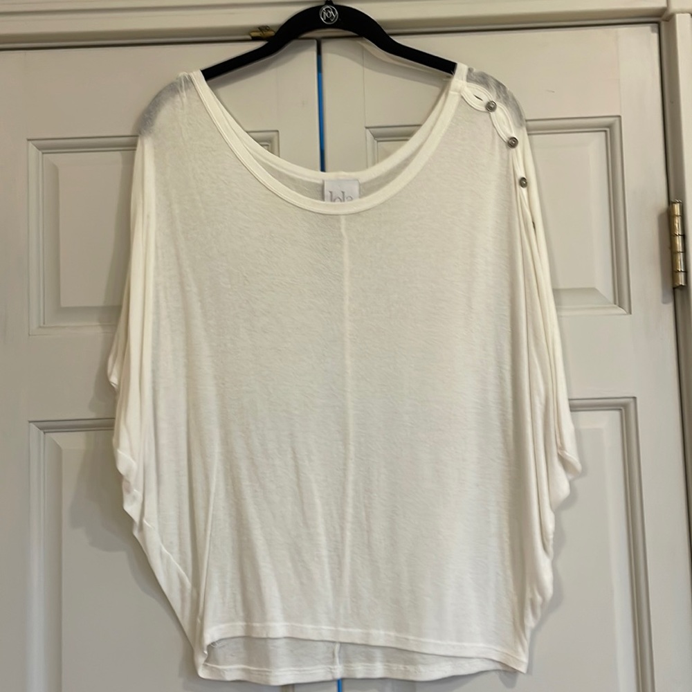 💕Lola white short sleeved women’s top💕